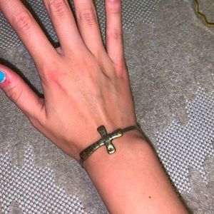 Cross wire bracelet